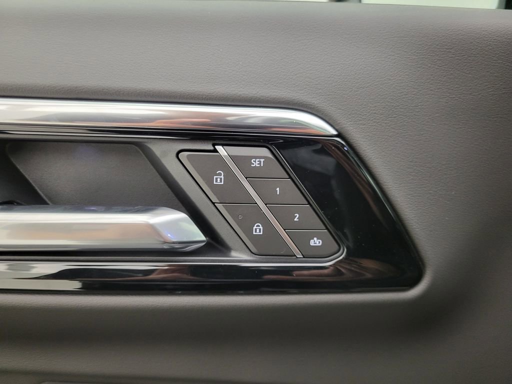 2026 Chevrolet Suburban Z71 photo 3