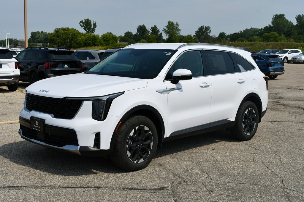 Certified 2025 Kia Sorento S with VIN 5XYRLDJCXSG343877 for sale in Rochester, Minnesota
