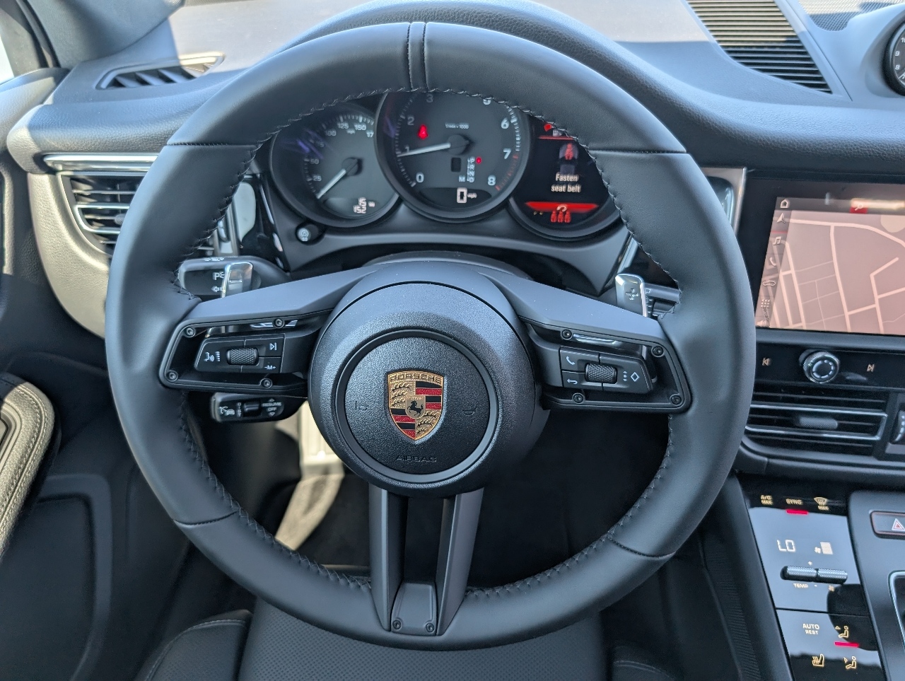 2026 Porsche Macan T photo 20