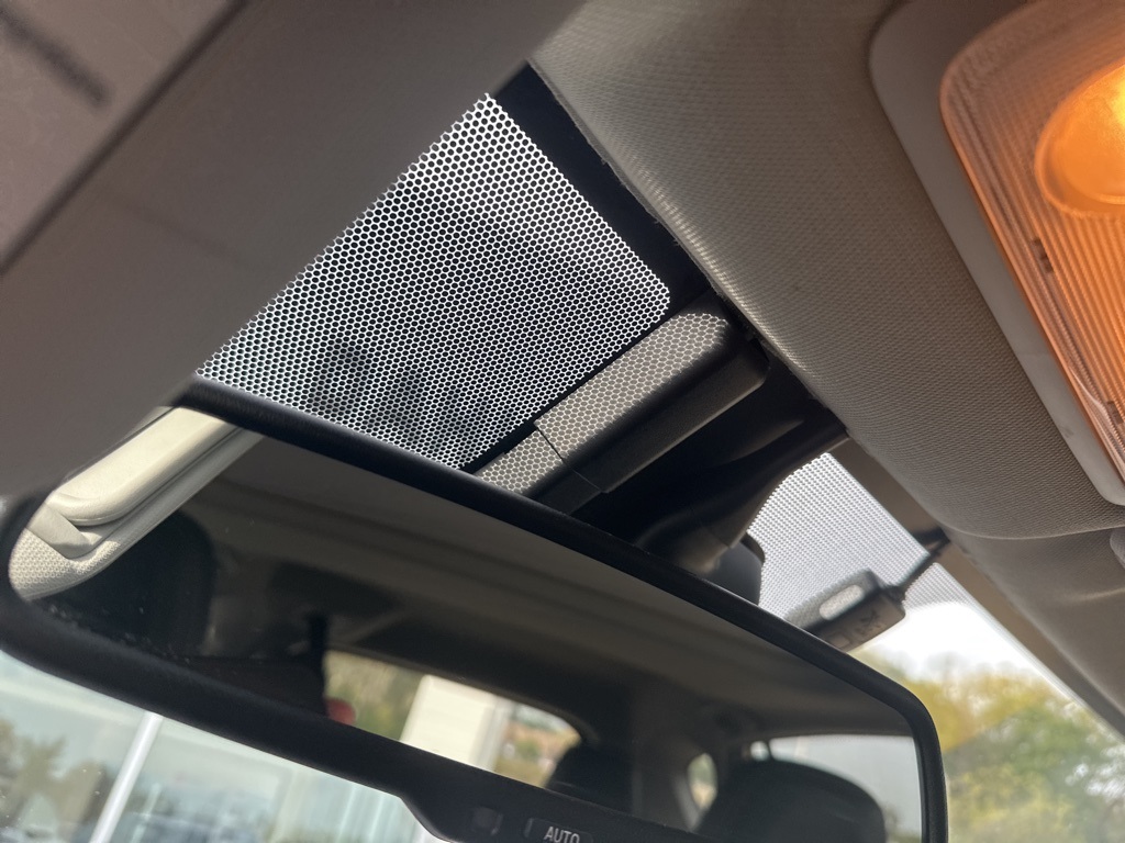 2015 Toyota RAV4 Limited photo 7