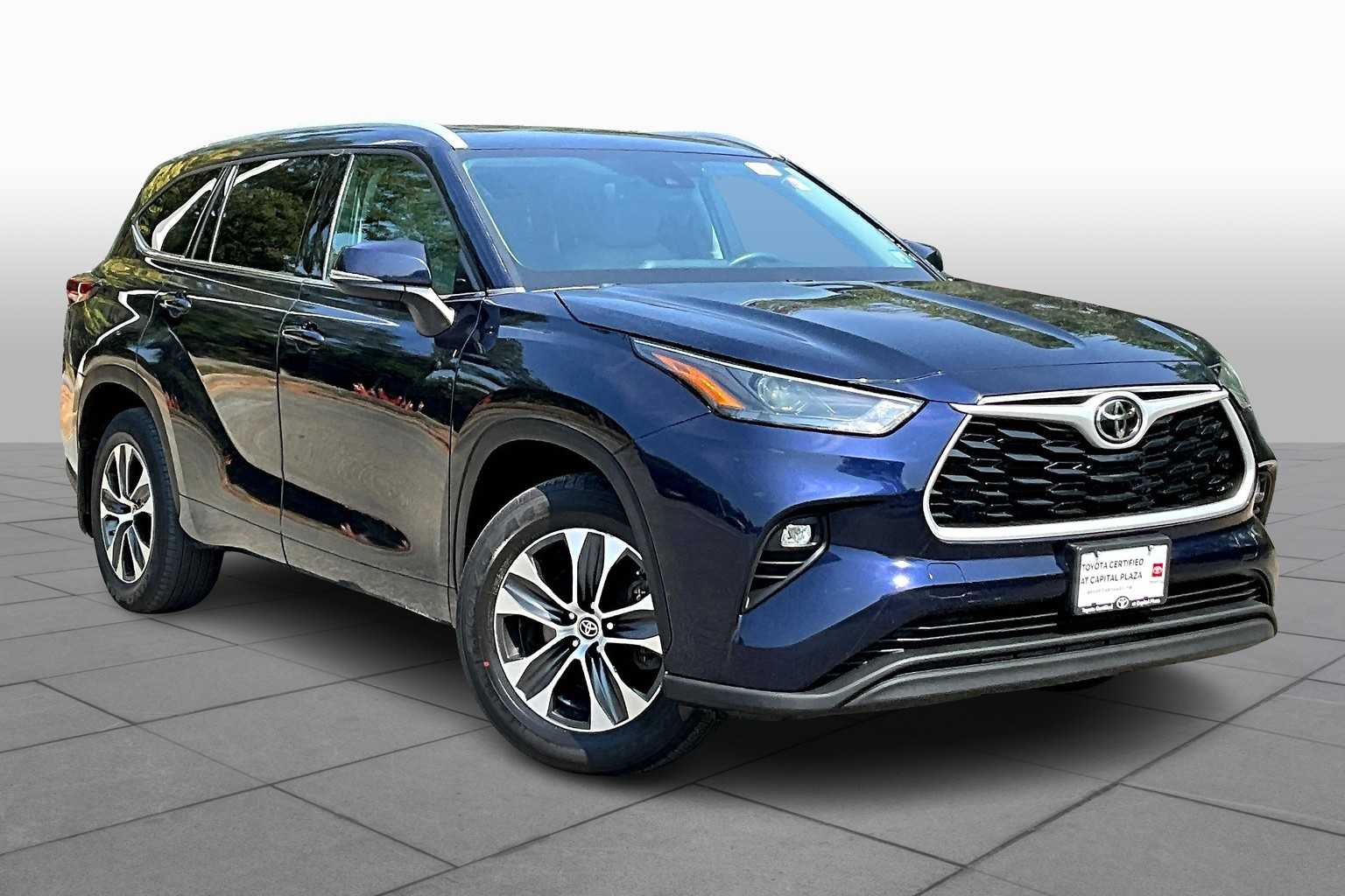 2022 Toyota Highlander XLE photo 2