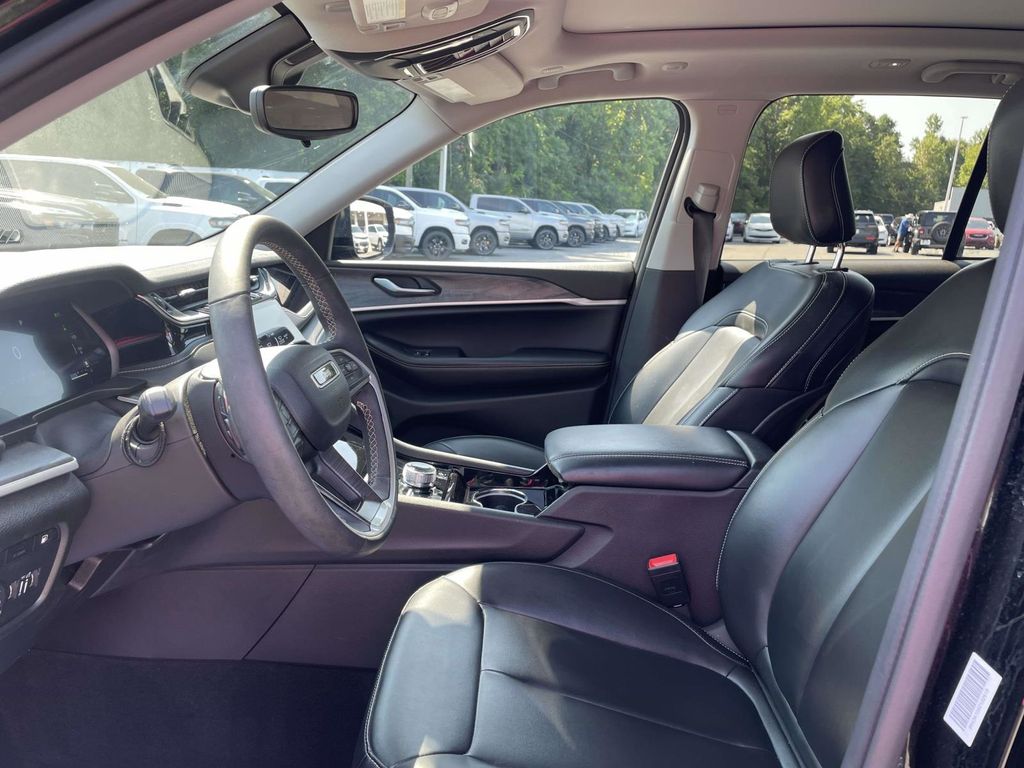2023 Jeep Cherokee Base photo 21