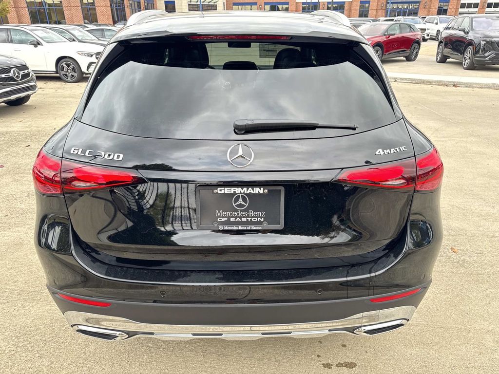 2026 Mercedes Benz GLC 300 4MATIC photo 3