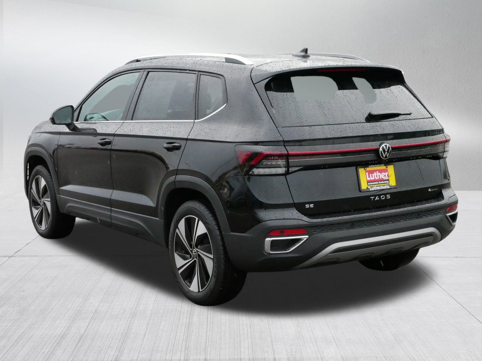 2025 Volkswagen Taos SE photo 4