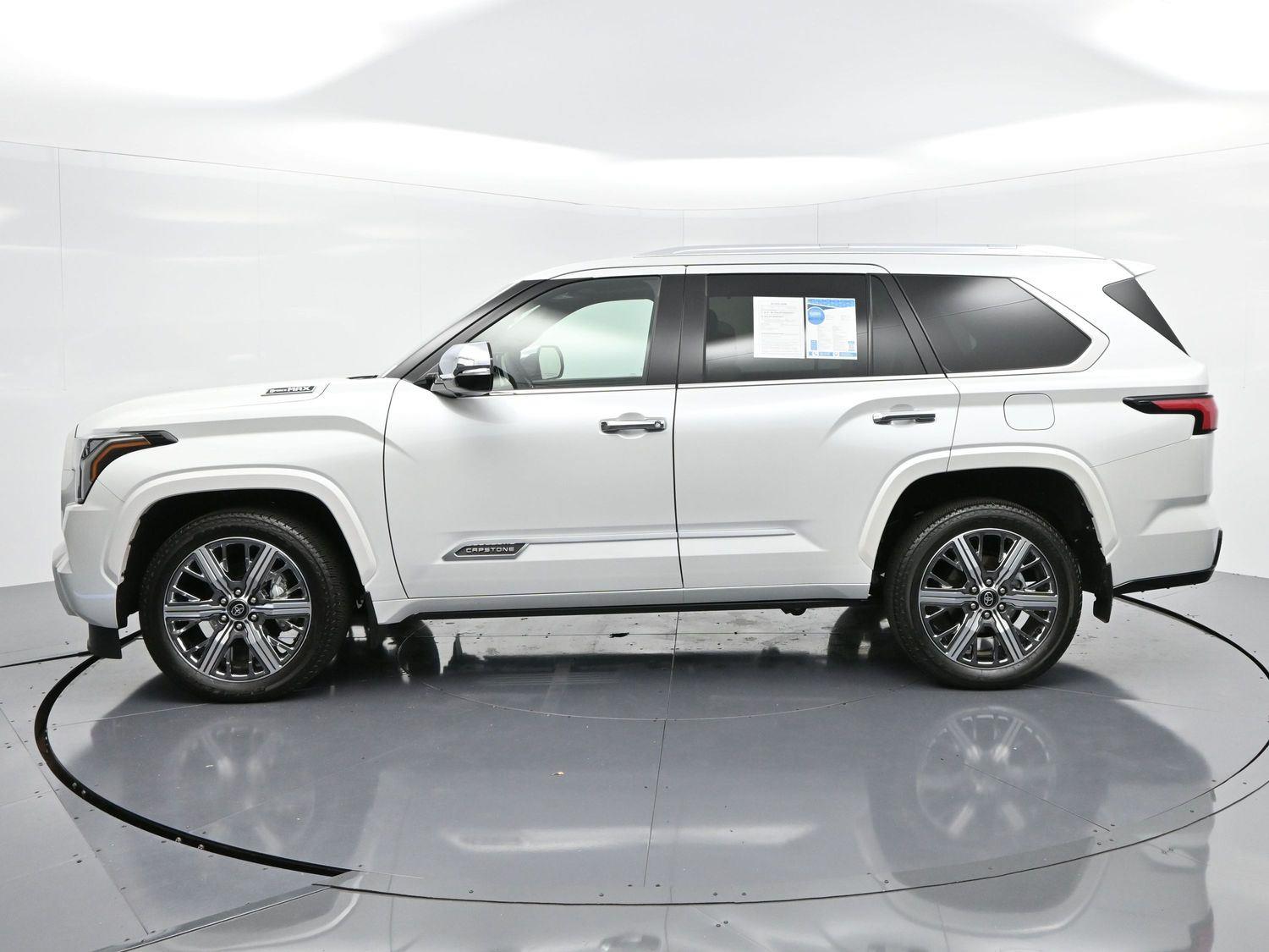 2025 Toyota Sequoia SR5 photo 4