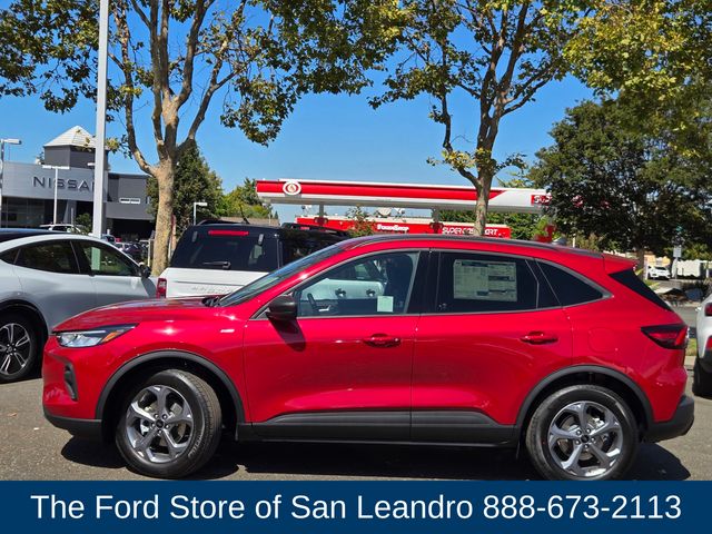 2025 Ford Escape Hybrid ST-Line photo 2