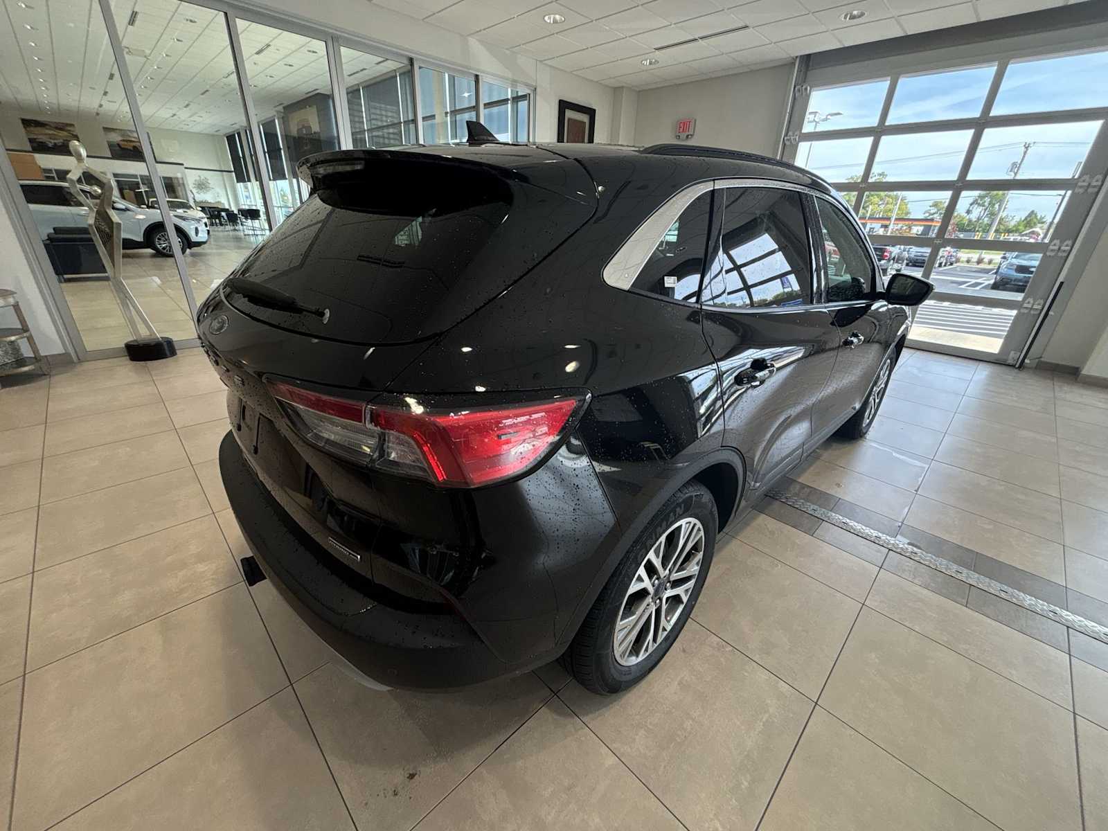 2022 Ford Escape SEL Hybrid photo 3