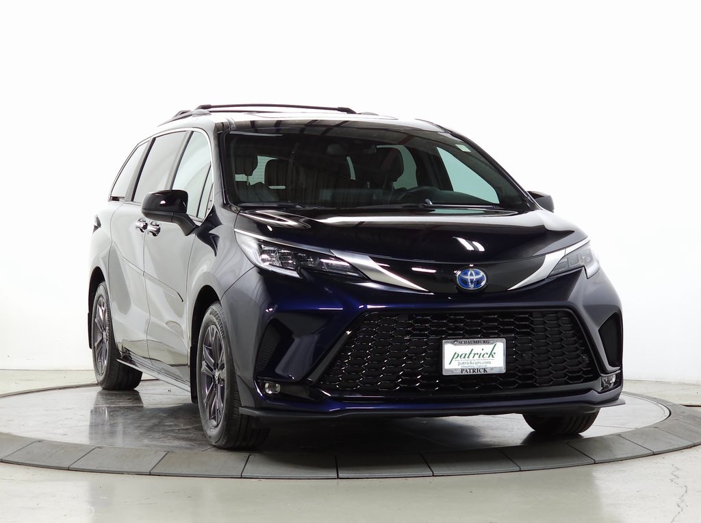 2024 Toyota Sienna XSE's photo