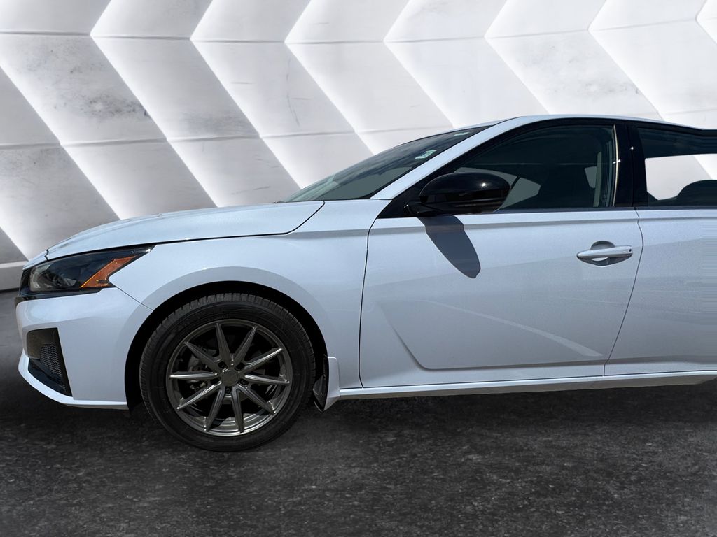 2024 Nissan Altima SR photo 23