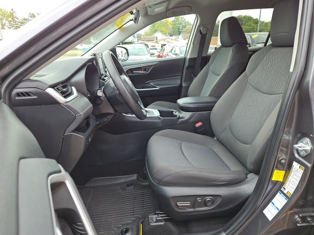 2022 Toyota RAV4 Hybrid XLE photo 22