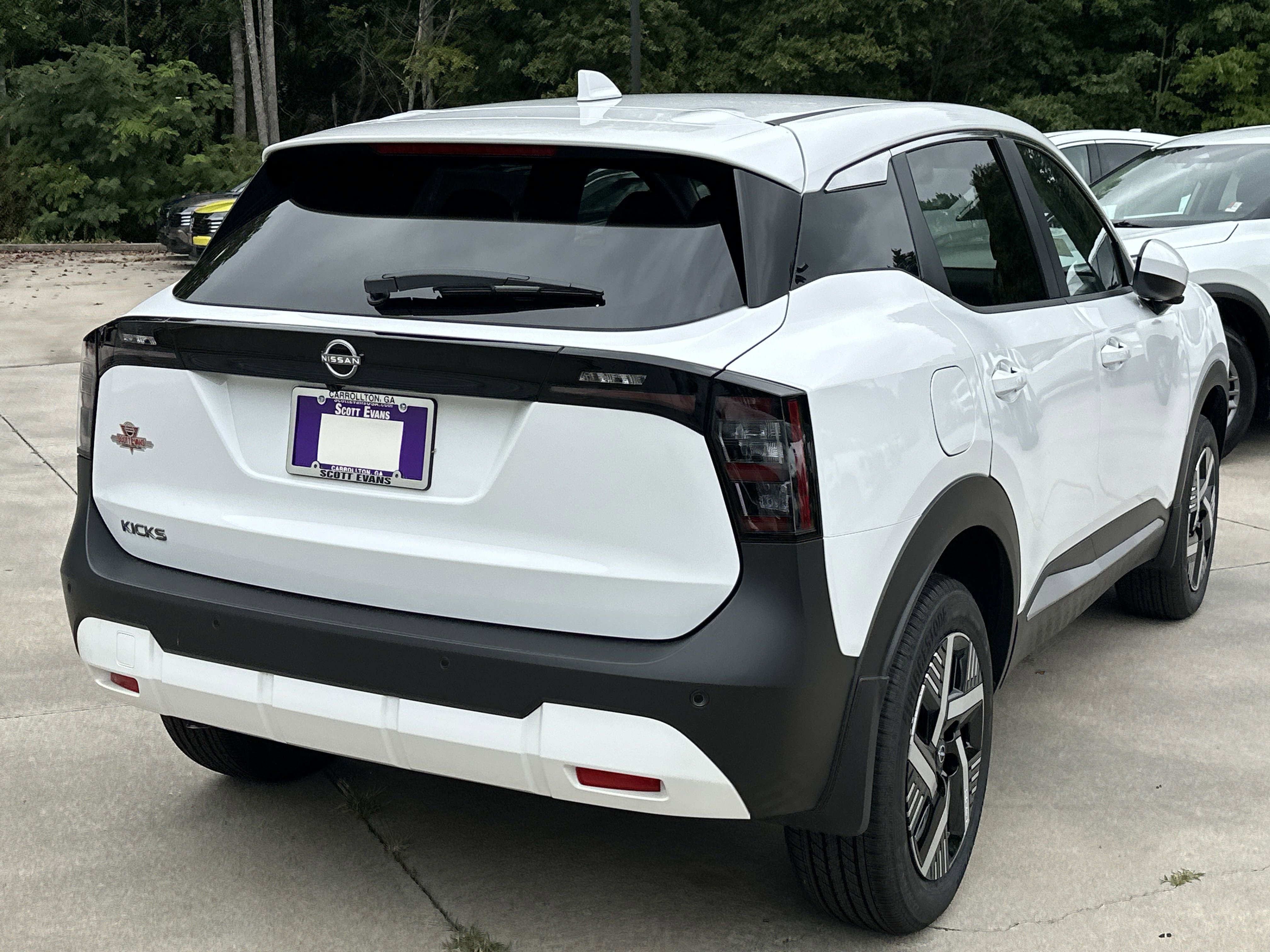 2025 Nissan Kicks SV photo 6