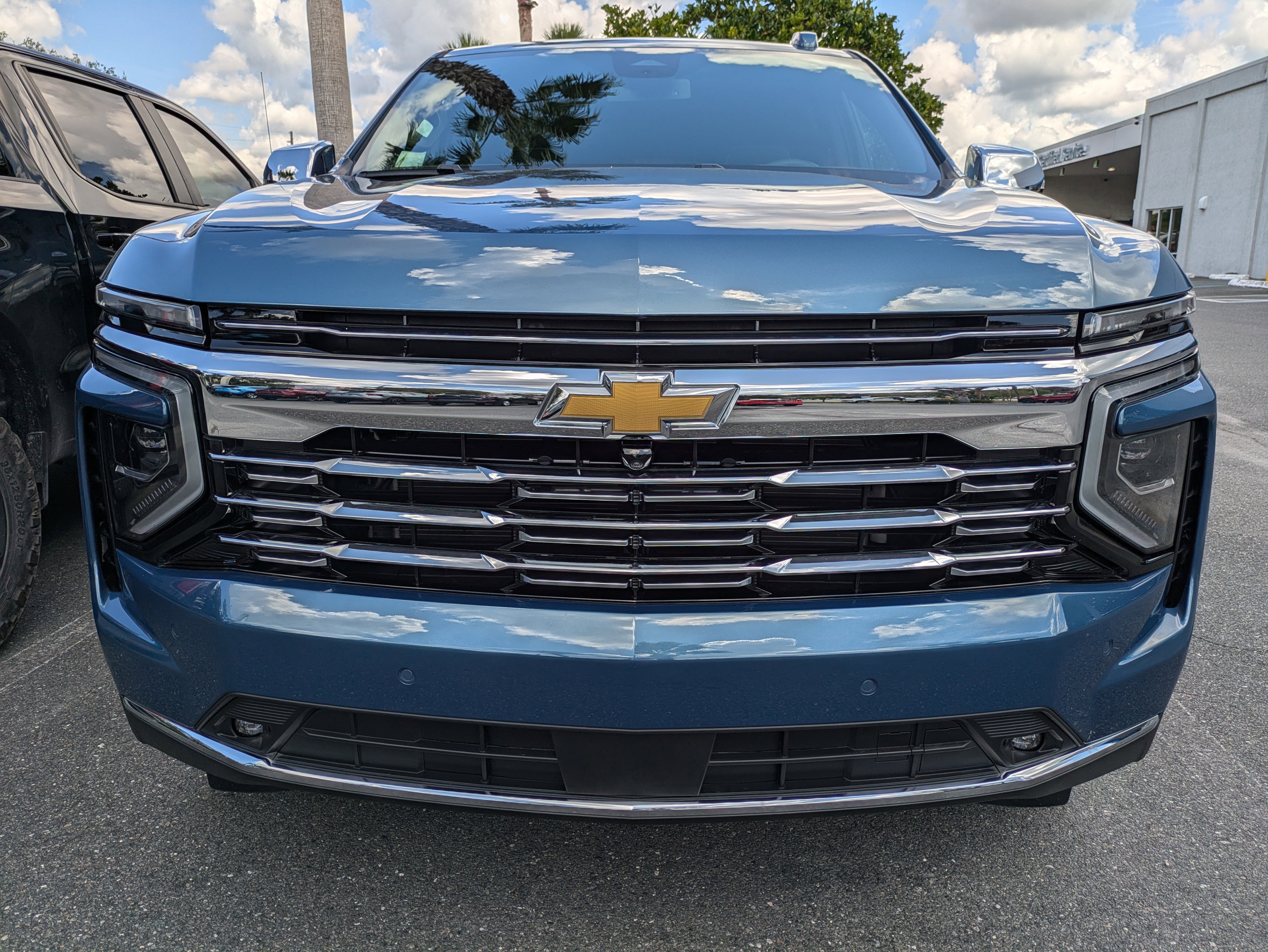 2025 Chevrolet Tahoe Premier photo 2