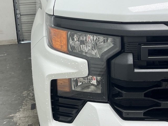 2024 Chevrolet Silverado 1500 Custom photo 2