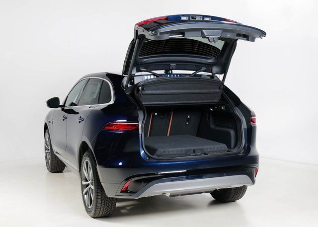 2025 Jaguar F-PACE R-Dynamic S photo 21