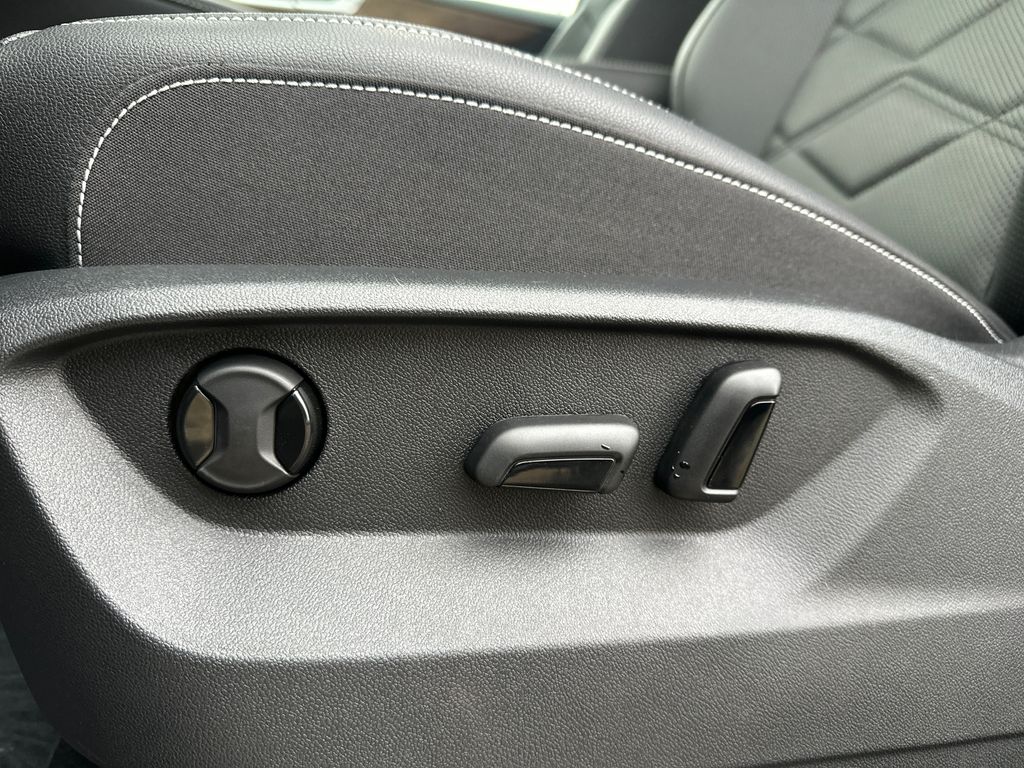 2026 Volkswagen Atlas SE Technology photo 3