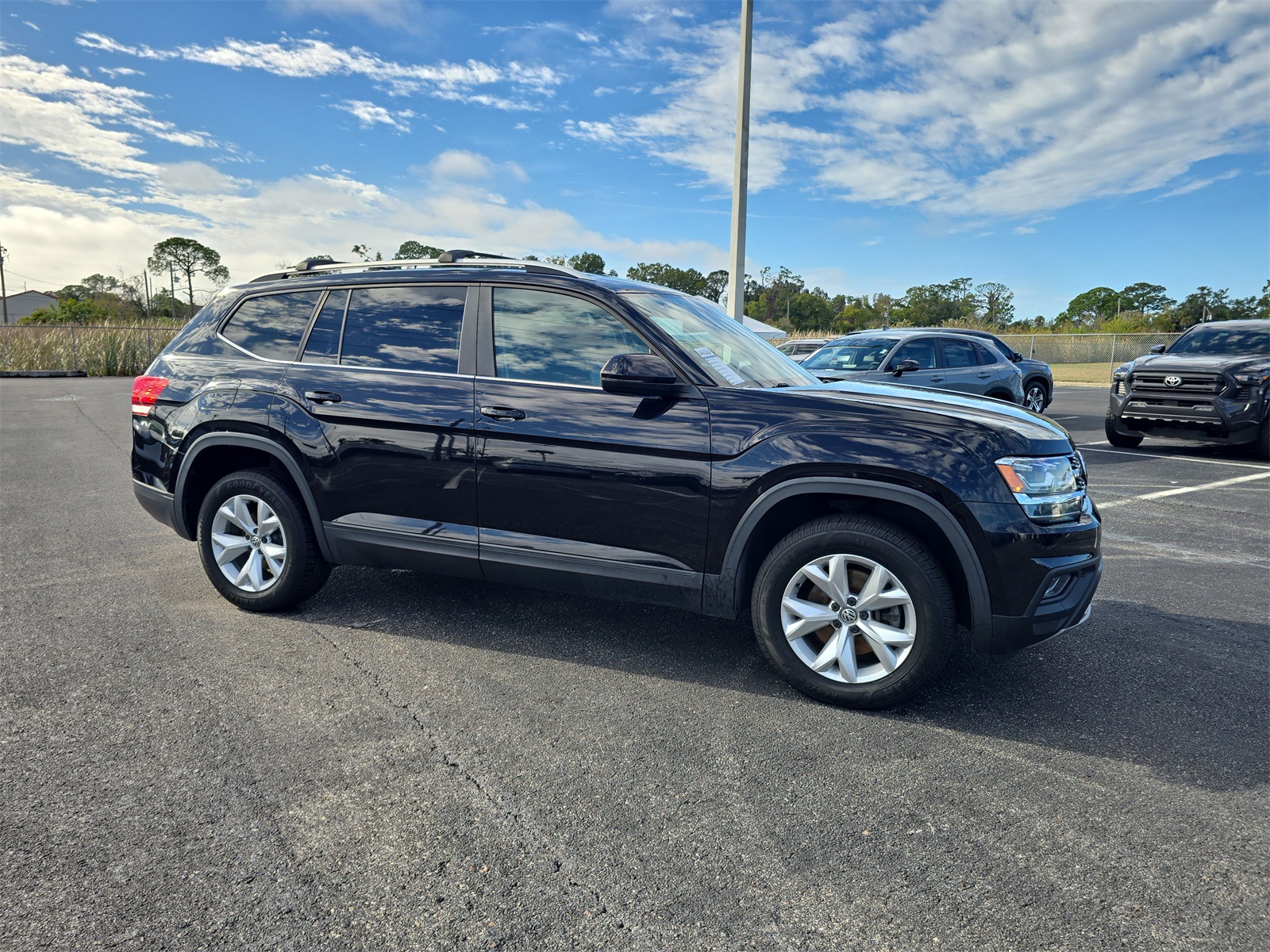 Used 2018 Volkswagen Atlas SE with VIN 1V2CR2CAXJC519588 for sale in Port Richey, FL