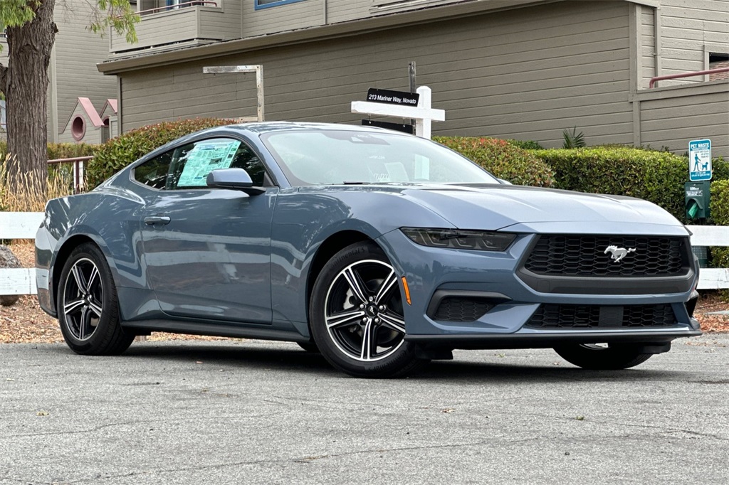 2025 Ford Mustang EcoBoost photo 2