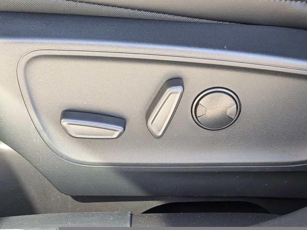 2025 Ford Escape Hybrid ST-Line Select photo 11