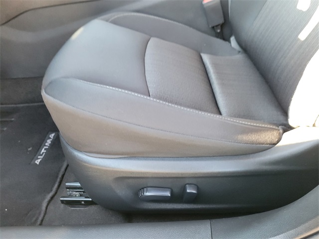 2022 Nissan Altima 2.5 SV photo 13