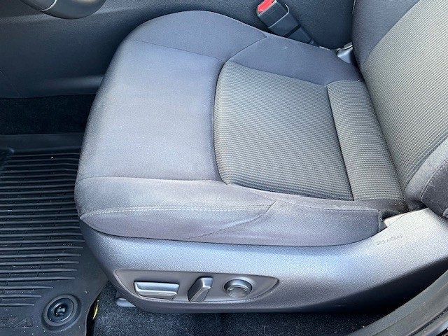 2021 Toyota Venza LE photo 33