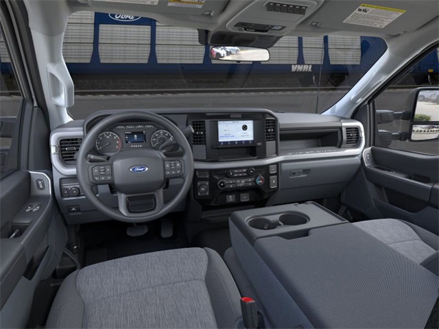 2025 Ford F-350 photo 9
