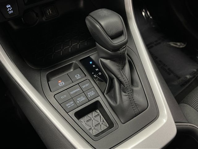 2023 Toyota RAV4 LE photo 7