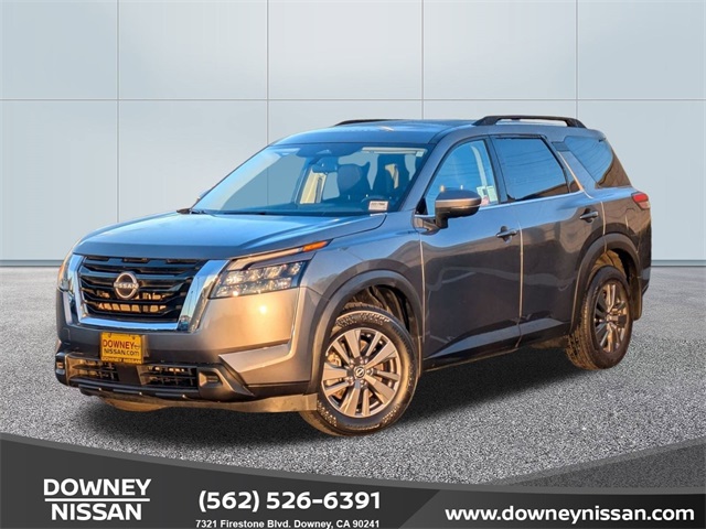 2024 Nissan Pathfinder SV's photo