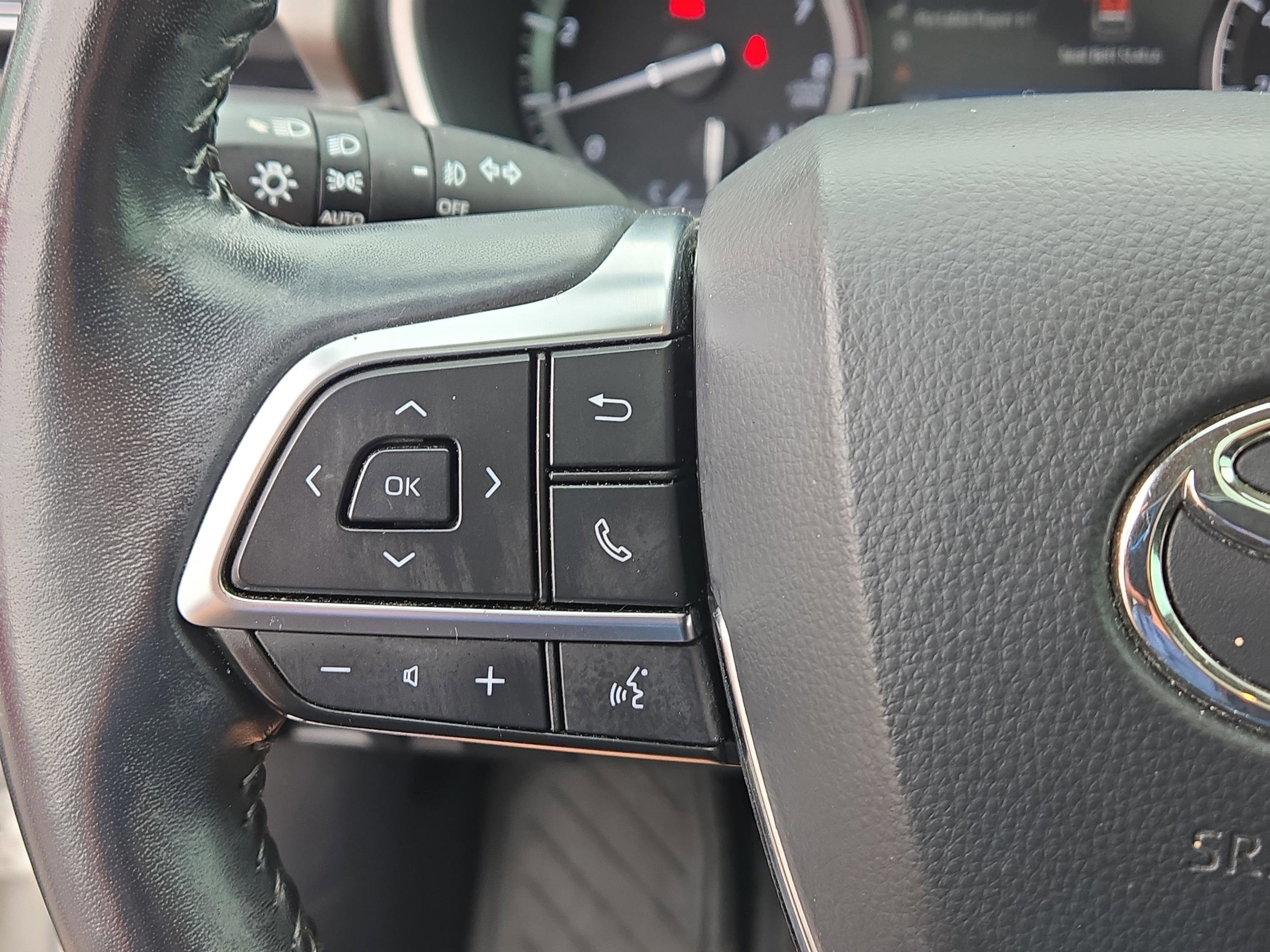 2021 Toyota Highlander XLE photo 21
