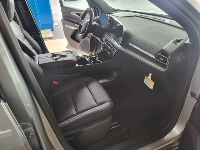 2025 Chevrolet Traverse photo 16