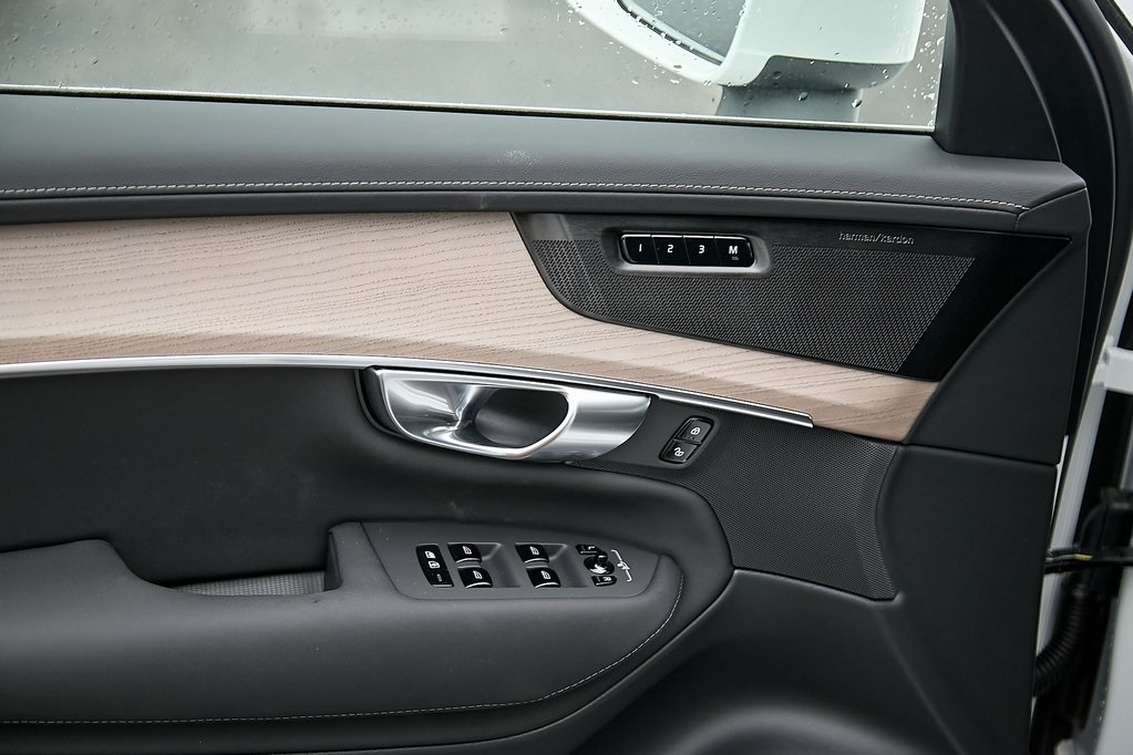 2025 VOLVO XC90 - Image 10