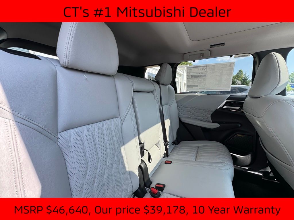 2025 Mitsubishi Outlander SEL photo 11