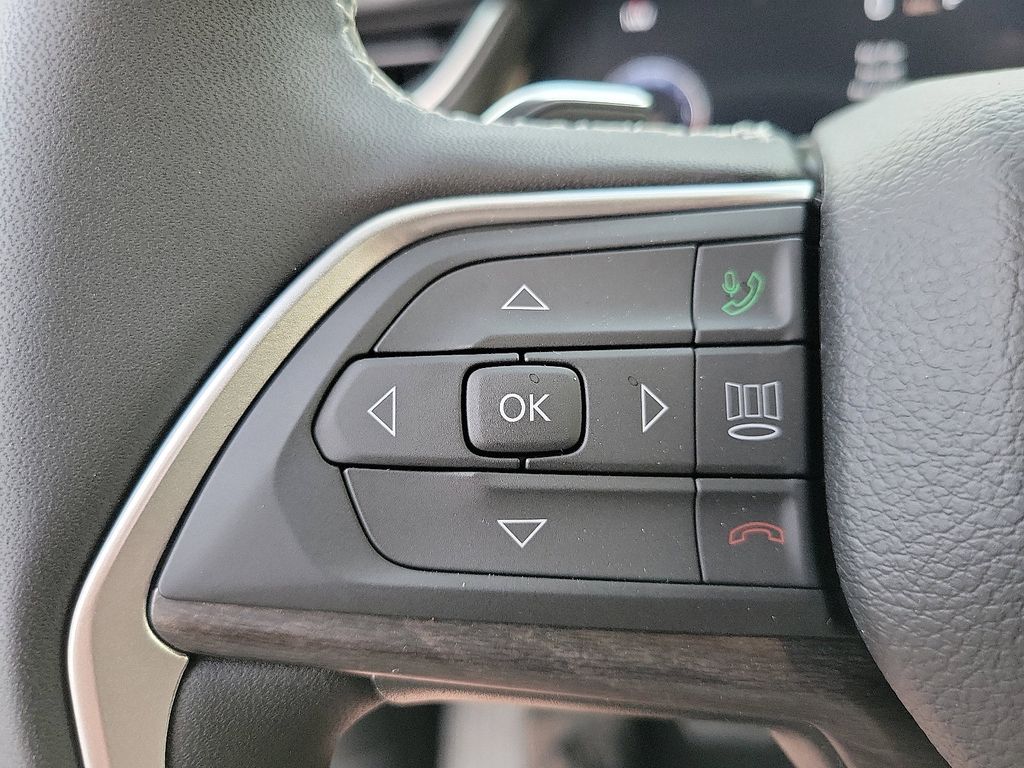 2025 Jeep Grand Cherokee Limited photo 3