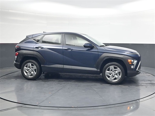 2024 Hyundai Kona SE photo 2