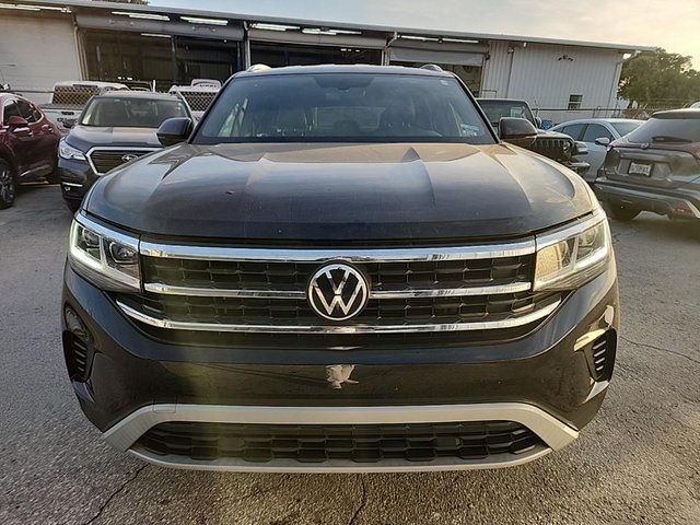 2023 Volkswagen Atlas Cross Sport SE photo 2