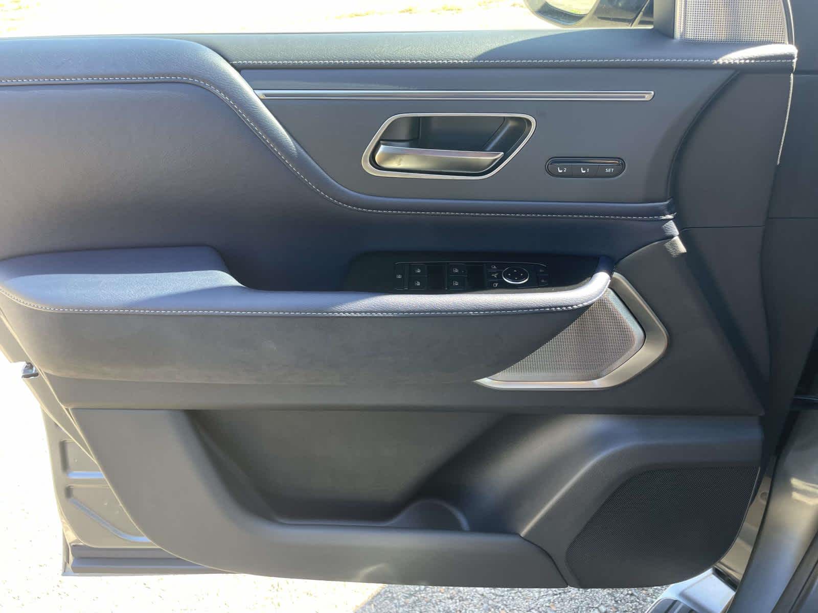 2026 Infiniti QX80 Sensory photo 24