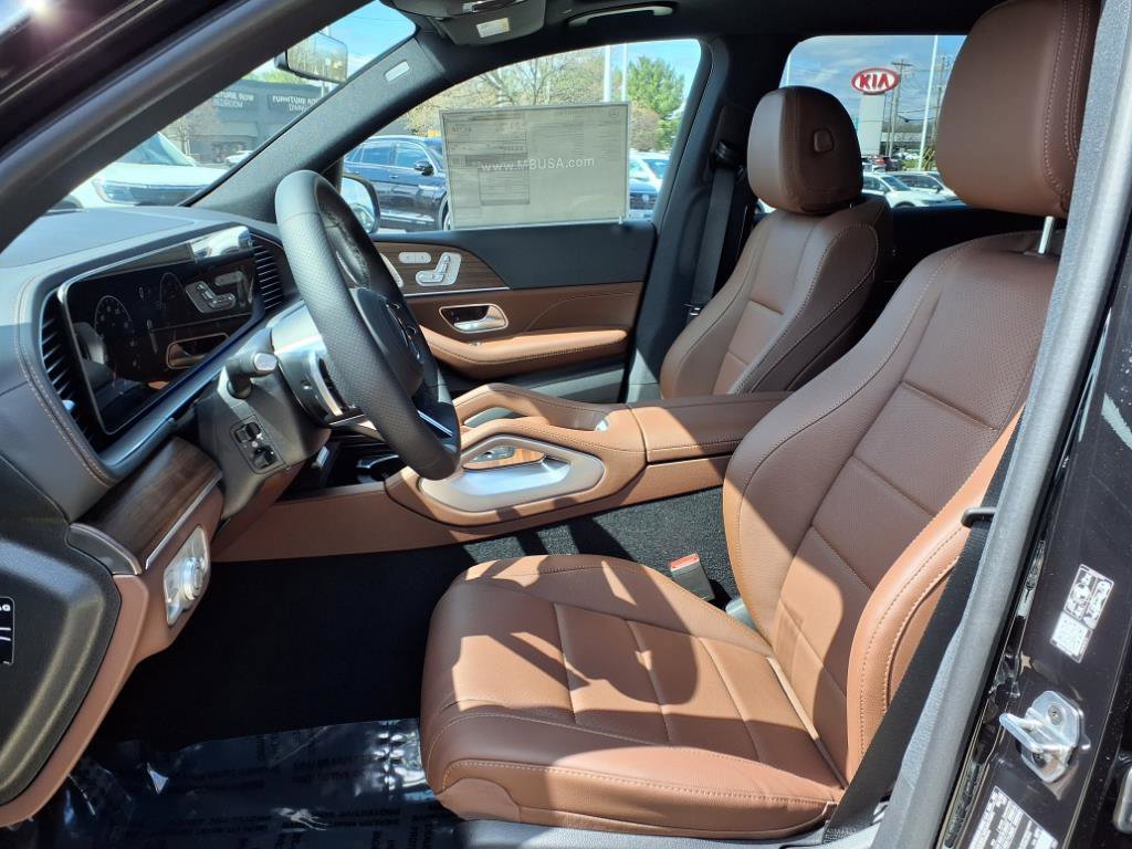 2025 Mercedes Benz GLS 450 4MATIC photo 3