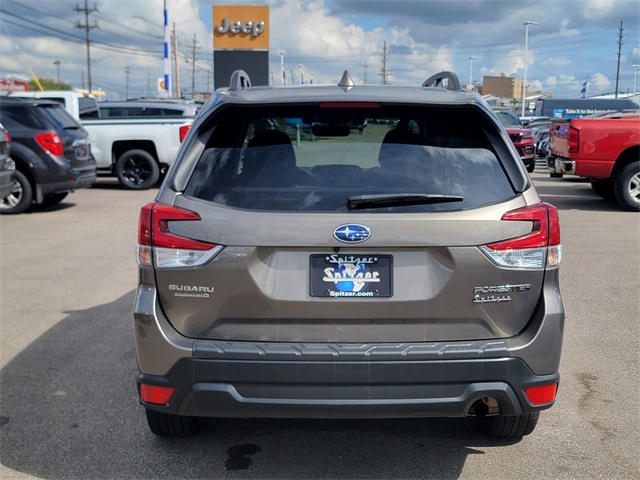 2019 Subaru Forester Premium photo 4