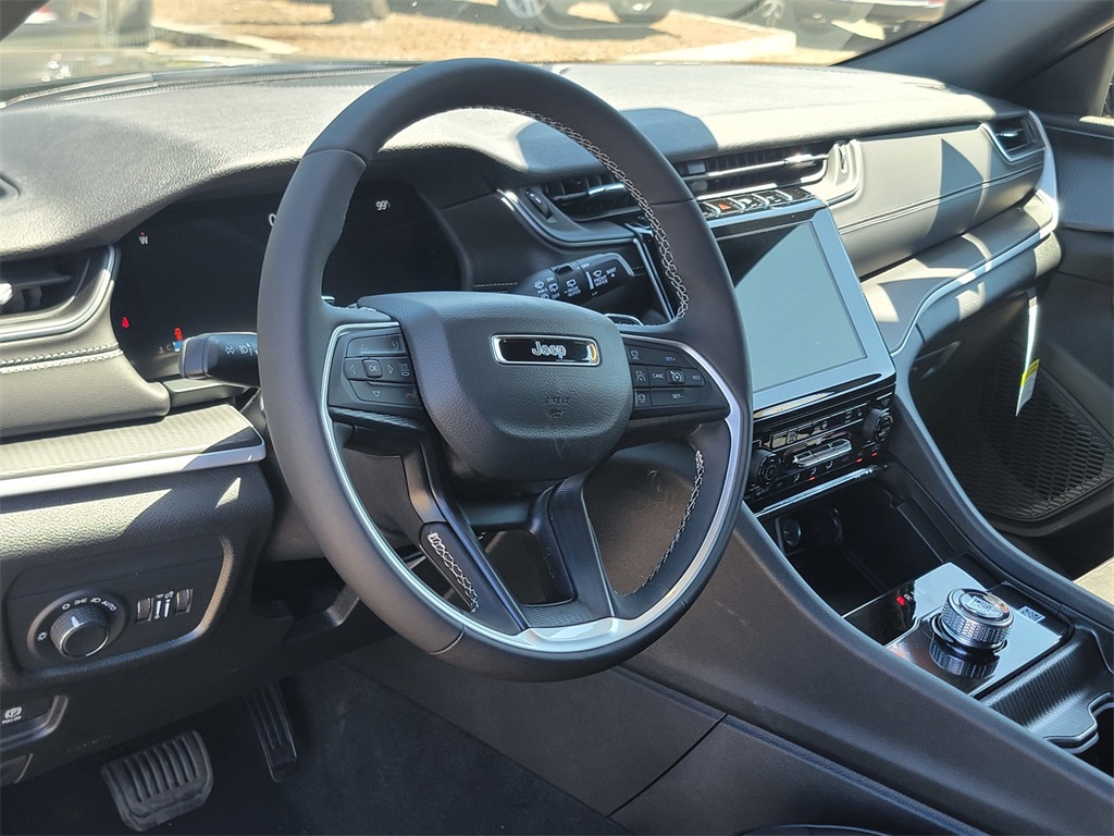 2025 Jeep Grand Cherokee Altitude X photo 4