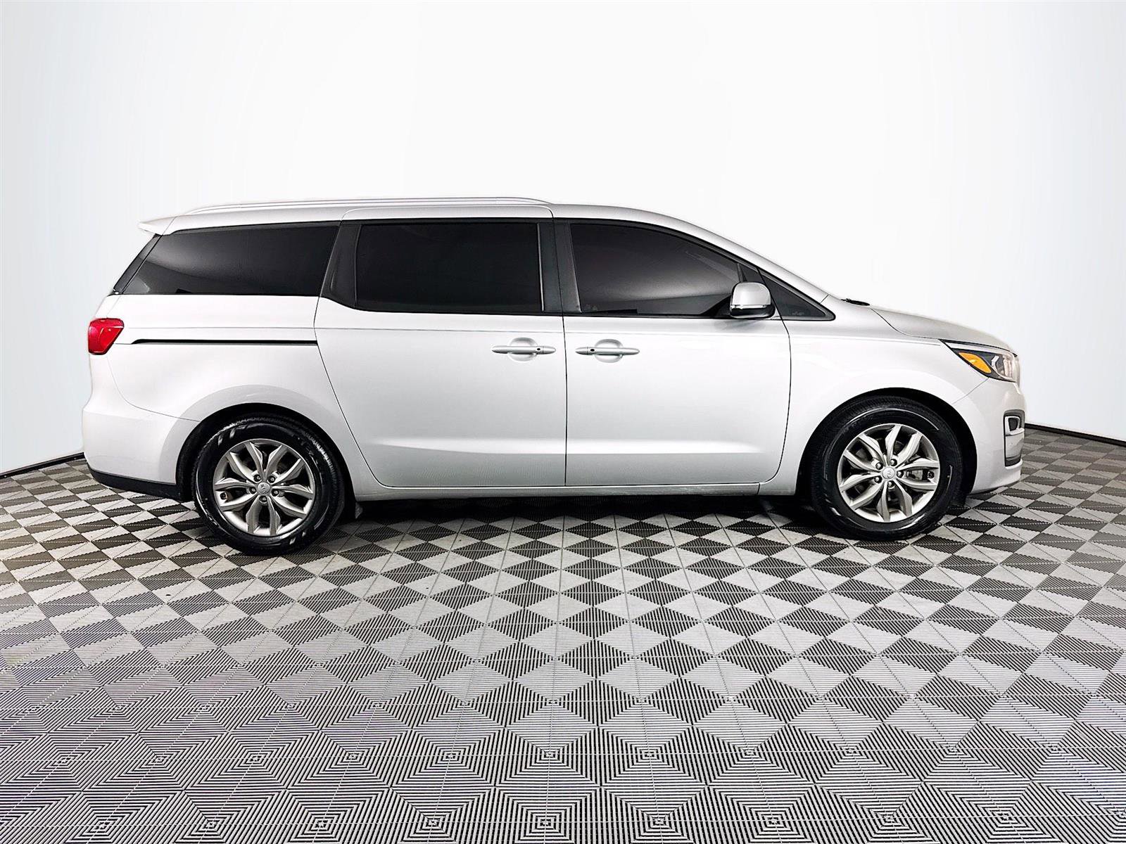 2021 Kia Sedona EX photo 8