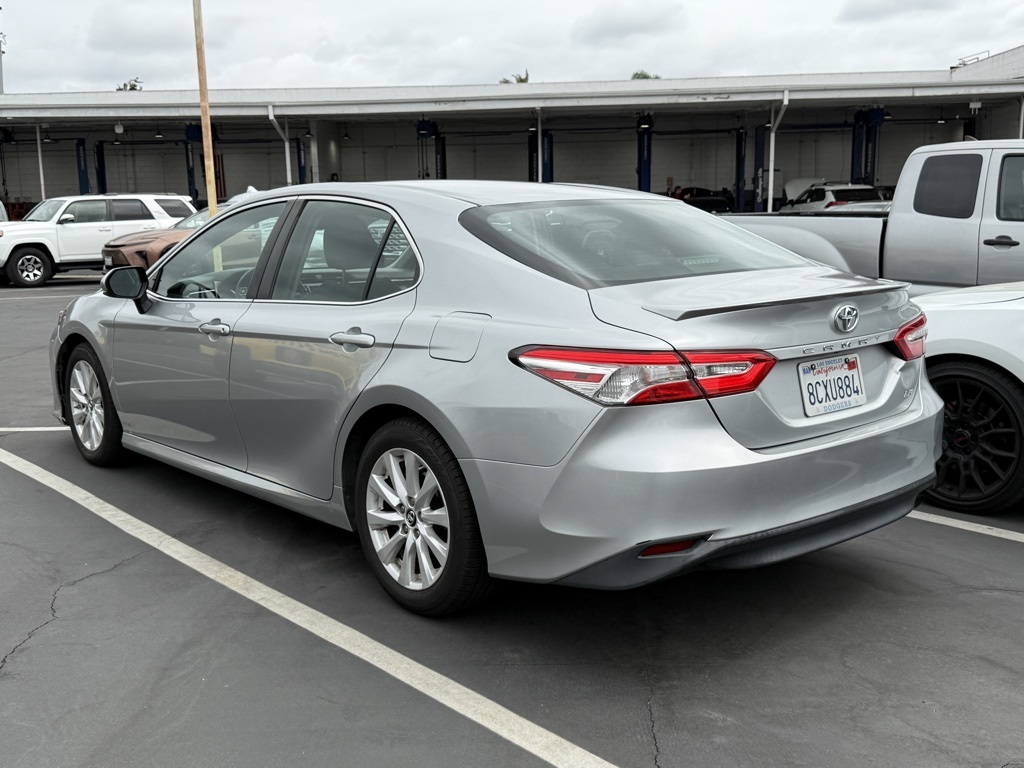 2018 Toyota Camry LE photo 2