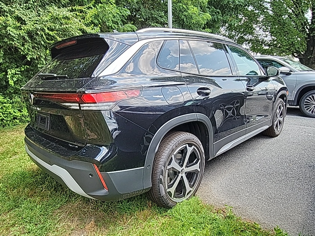 2025 Volkswagen Tiguan SE photo 2