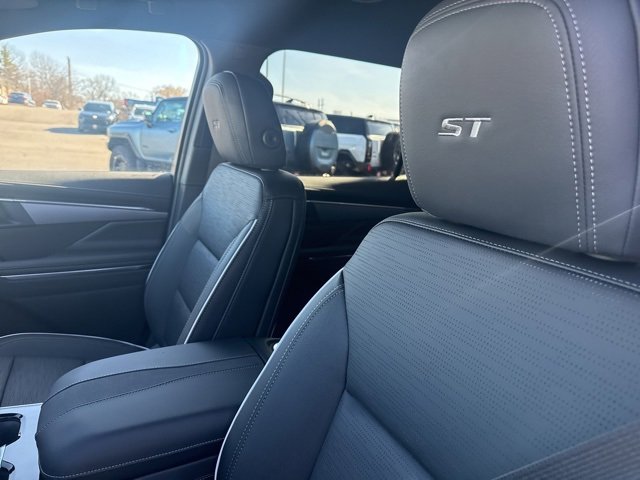 2025 Buick Enclave Sport Touring photo 13