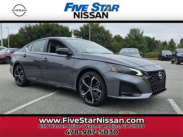 2025 Nissan Altima SR's photo