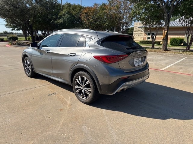 2017 Infiniti QX30 Luxury photo 5