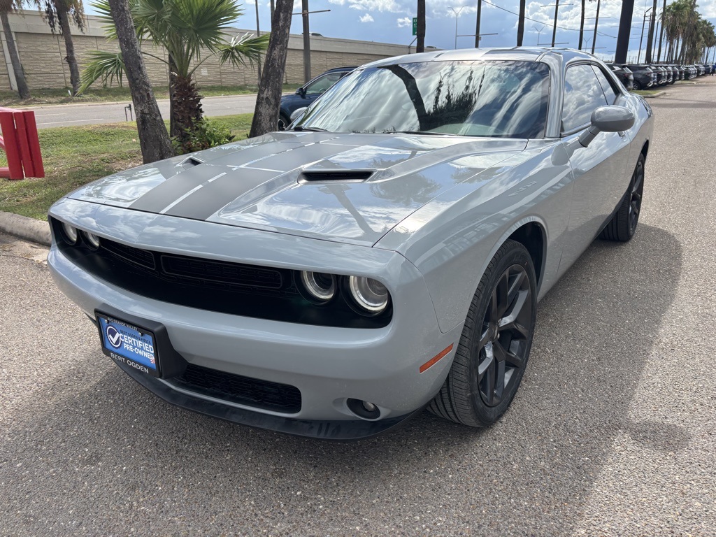2022 Dodge Challenger SXT photo 3