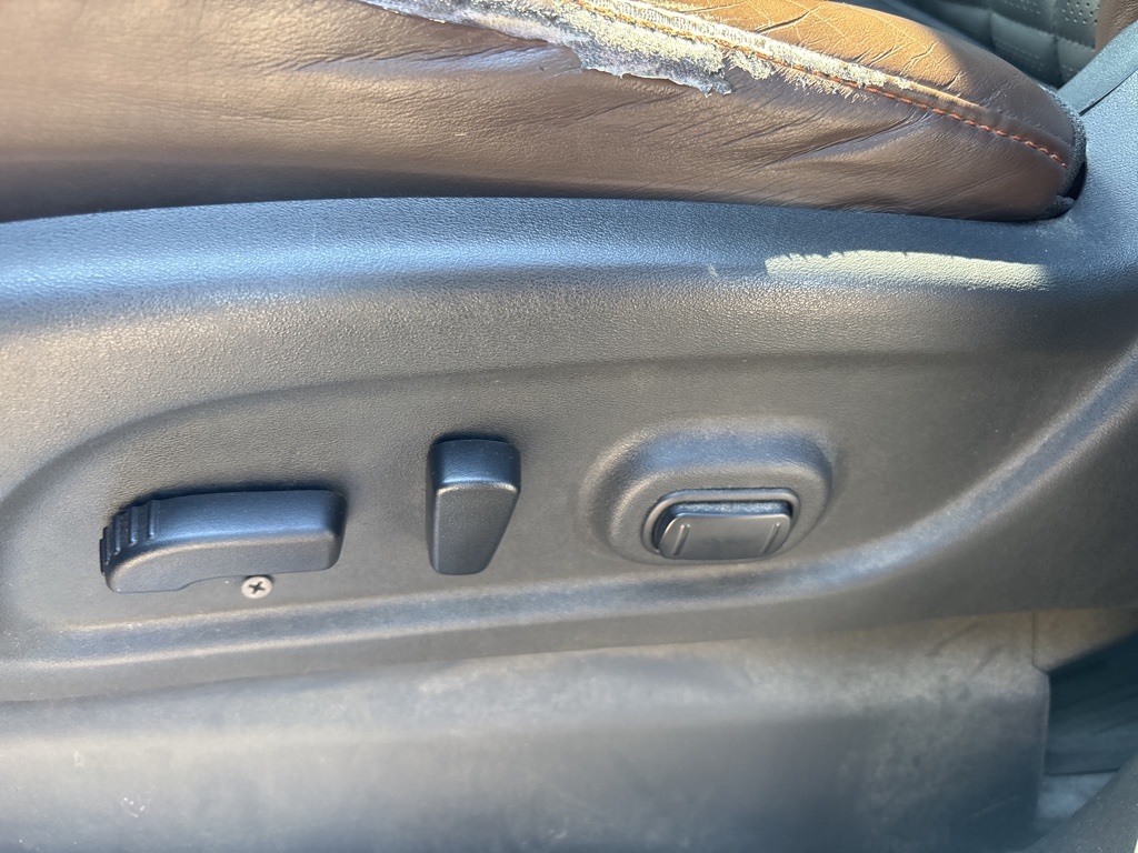 2016 Nissan Titan Crew Cab Platinum Reserve photo 9