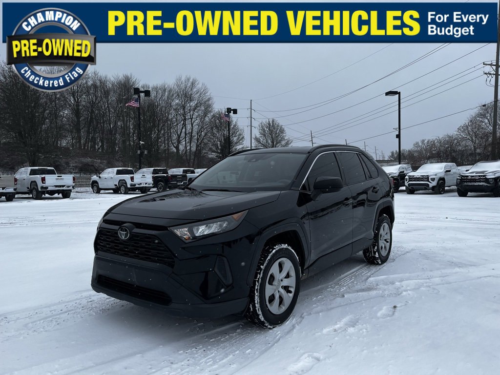 2020 Toyota RAV4 LE's photo