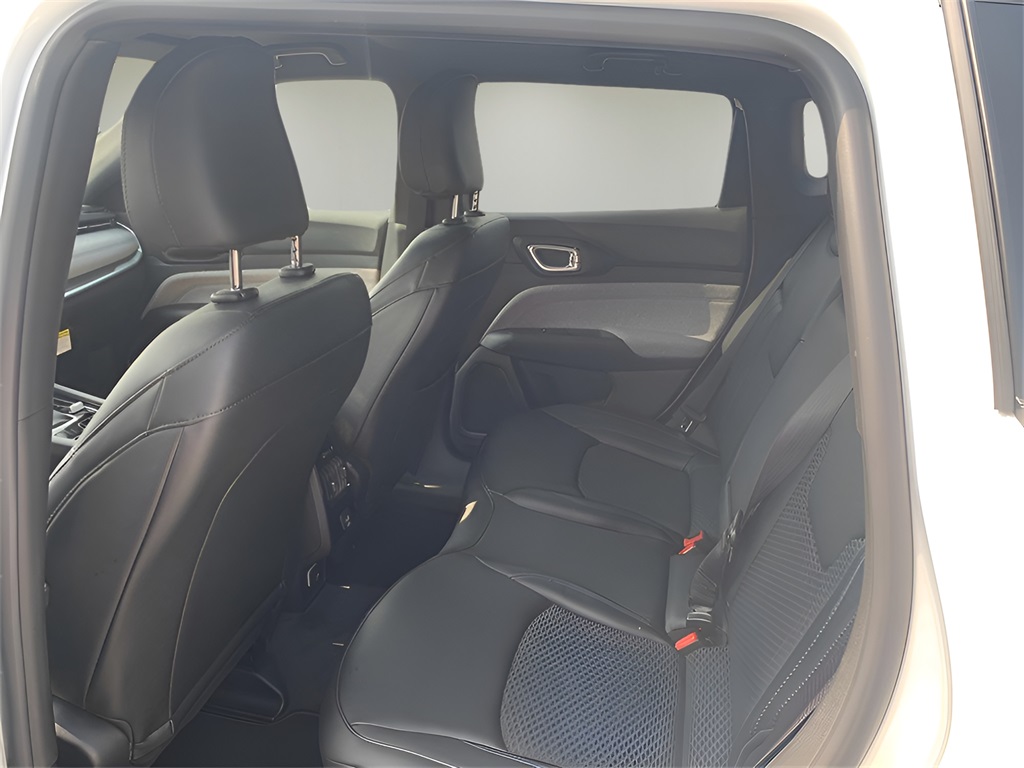 2025 Jeep Compass Latitude photo 8