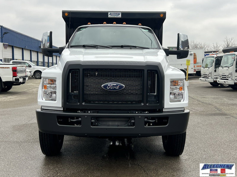 2025 Ford F-750 SuperCab photo 2