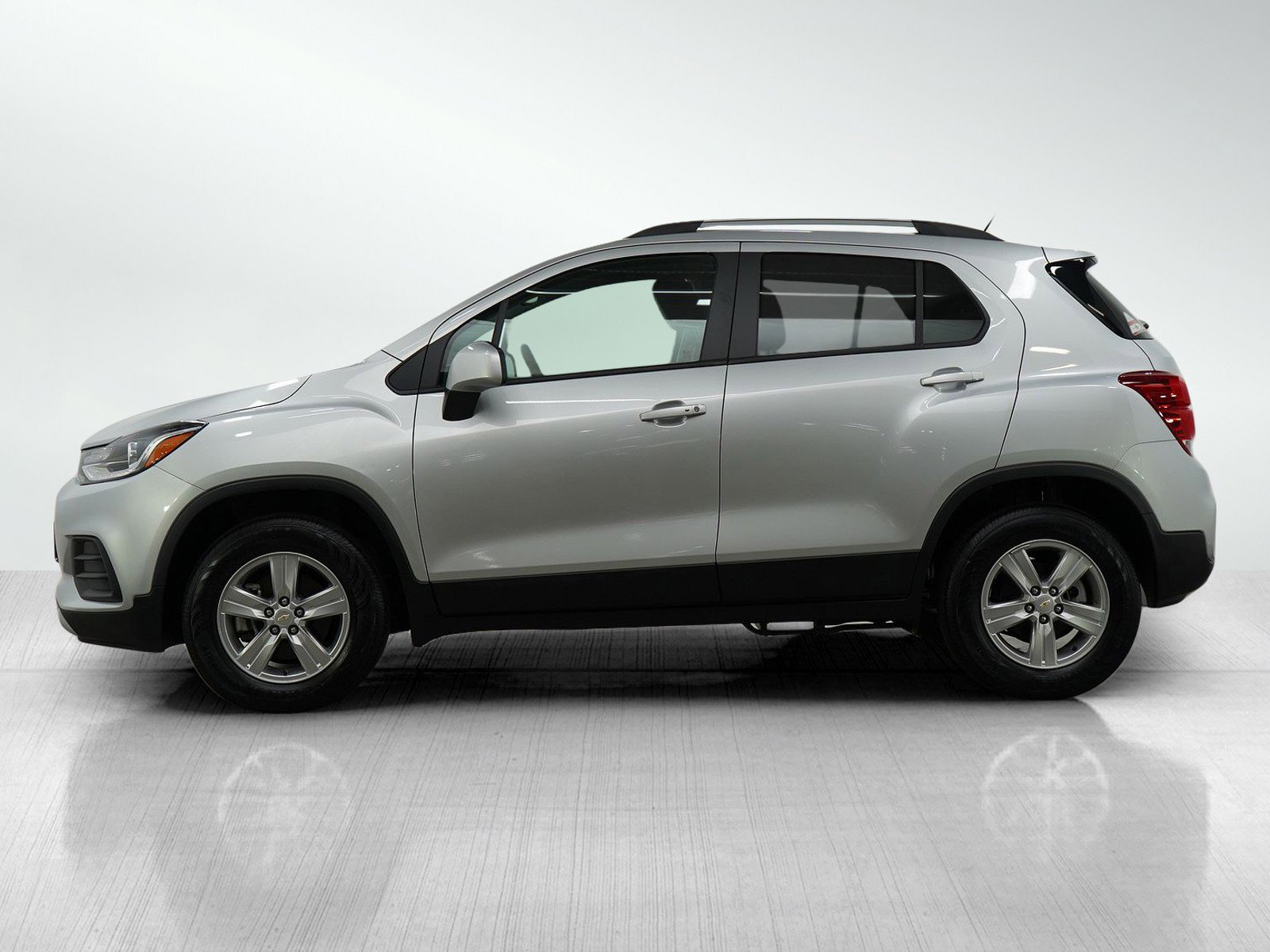 Used 2022 Chevrolet Trax LT with VIN KL7CJPSM2NB562560 for sale in White Bear Lake, Minnesota
